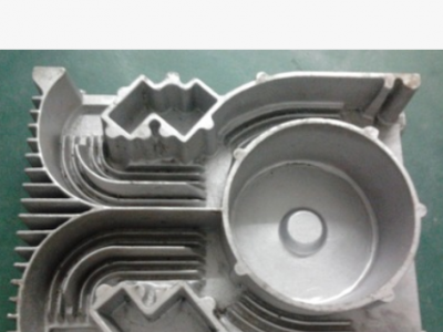 鋁鑄件CNC加工散熱器鑄造和加工一條龍服務(wù)