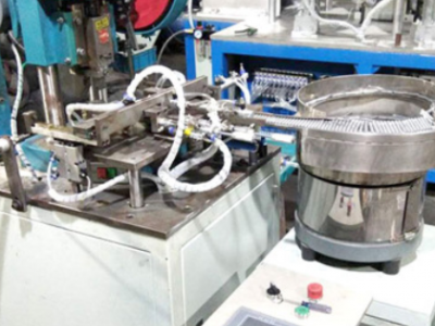 打字機 沖床下料機，切料模具，打孔攻絲機 沖床改自動