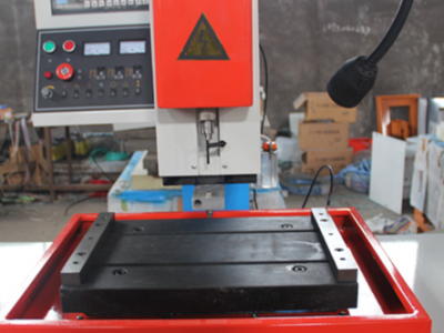 廠家供應(yīng)高頻高速電火花穿孔機(jī)通用電孔機(jī)小型細(xì)孔放電機(jī)床