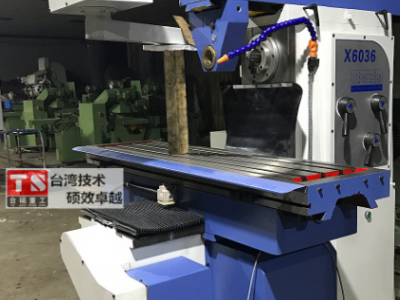 臥式數(shù)控銑床XK6036經(jīng)濟(jì)型工業(yè)金屬銑削數(shù)控銑床
