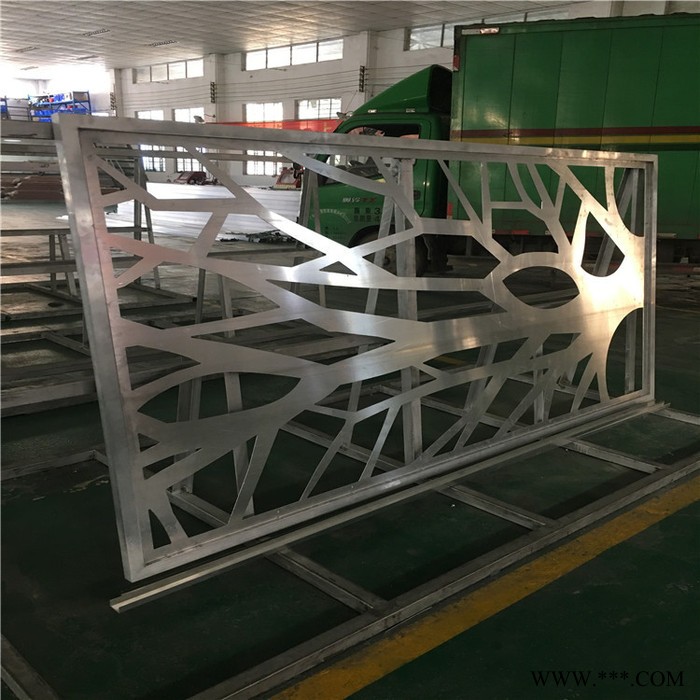 室內(nèi)隔斷格柵鋁屏風(fēng)定制 木紋雕花鋁板鋁窗花 定制鏤空雕刻鋁單板