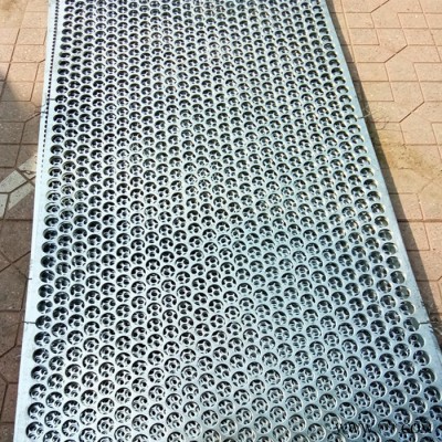 莊合  不銹鋼沖孔網深加工 鋁鋼板沖孔網 鍍鋅板沖孔網 鐵板沖孔網  不銹鋼圓孔沖孔網 304圓孔沖孔網 鋁板沖孔網