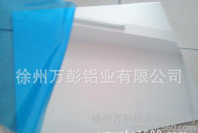 生產(chǎn)鏡面反光鋁板，覆膜鋁板