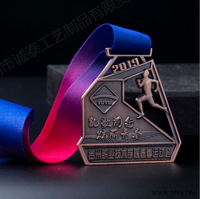 雙色電鍍獎(jiǎng)牌，磨砂金色掛牌，深圳獎(jiǎng)?wù)聫S