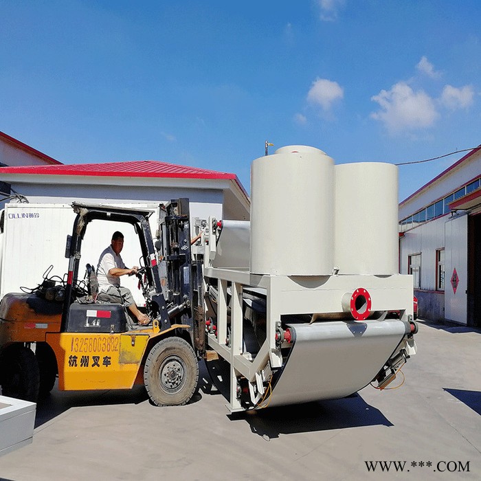 四川工業污泥處理設備  電泳污泥處理設備  帶式壓濾機   石化污泥處理設備  真空帶式壓濾機