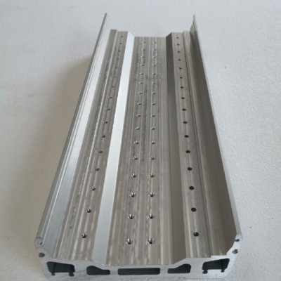 大用鋁合金加工中心 鋁素材生產鋁型材氧化噴涂電泳噴砂表面處理切削打孔深加工廠家