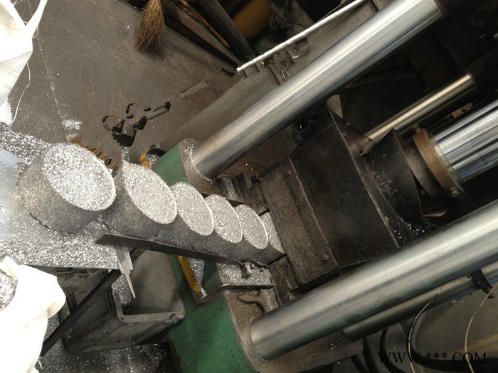 廢鋁屑?jí)簤K機(jī) 廢鋁粉壓塊機(jī) 廢鋁顆粒壓塊機(jī) 廢鋁屑餅機(jī)