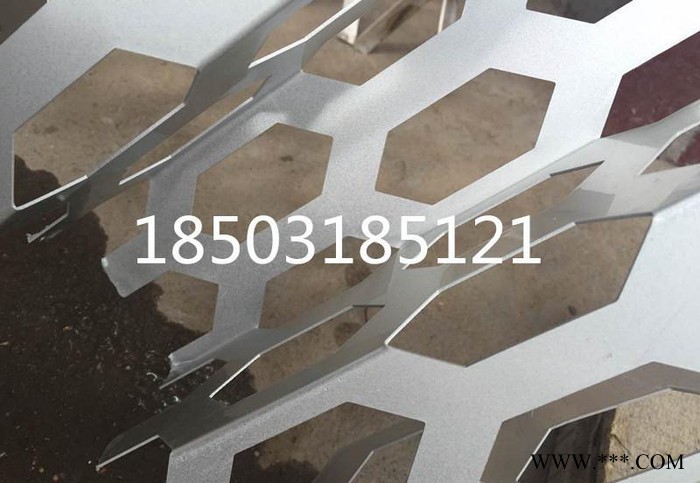 河北勝萬(wàn)奧迪4s店外墻陽(yáng)極氧化沖孔板 氟碳噴涂沖孔板 長(zhǎng)城網(wǎng)