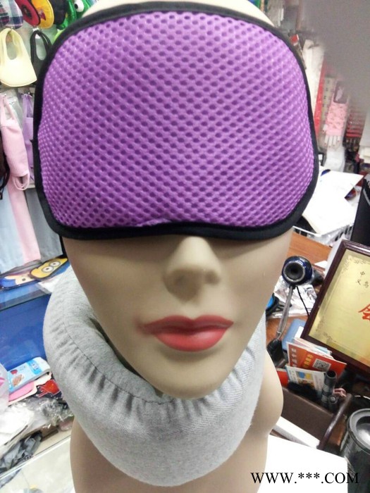 蒸汽眼罩.無防布眼罩..發熱體和茉莉花取物構成.發熱體內含由鐵粉.蛭石.活性炭.鹽.商吸水樹臉.水均混合的目發熱材料