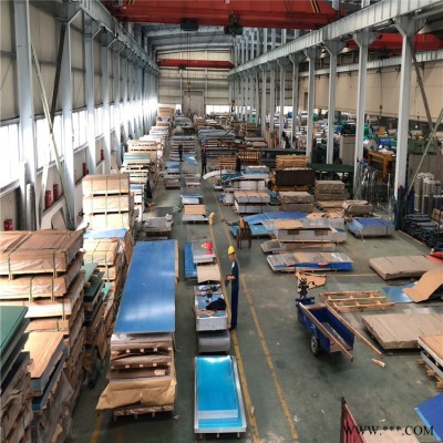 覆膜鋁板花紋鋁板防滑鋁板5052H32O態(tài)鋁板卷1.8mm厚1.9mm厚價(jià)格實(shí)體廠家專注鋁板