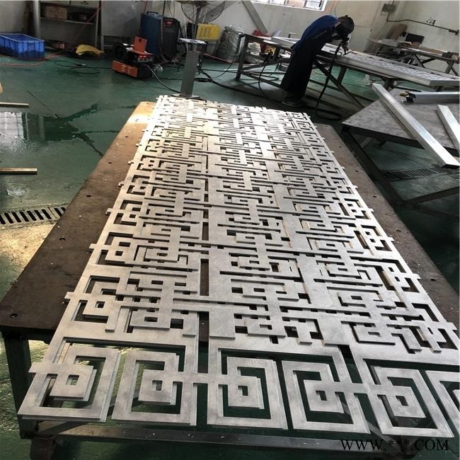 室內(nèi)裝飾吊頂專業(yè)鏤空雕刻造型鋁天花 雕花氟碳鋁單板廠家 酒店中式仿古鏤空鋁板窗花熱門訂制款式