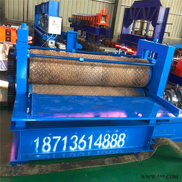 壓花機(jī) 柳葉防滑板壓花機(jī) 鋁板彩鋼板壓花機(jī) 數(shù)控瓦機(jī) 鑫云輝機(jī)械