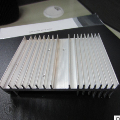 廠家供應高密齒梳子型鋁型材散熱器 工業鋁型材散熱器鏟齒散熱器